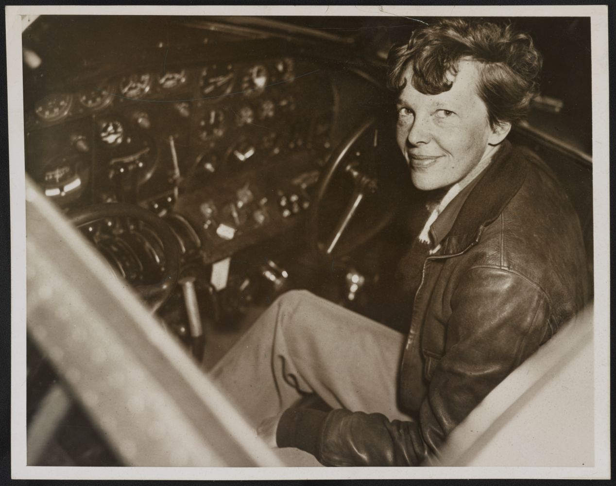 An outstanding picture of 1937 – tragedy. Photo by Acme Newspictures, Inc., 1937 Dec. 15.