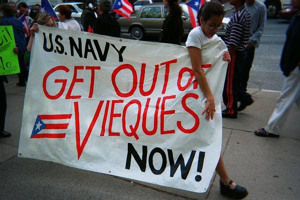 Banner calling for the U.S. Navy to leave Vieques